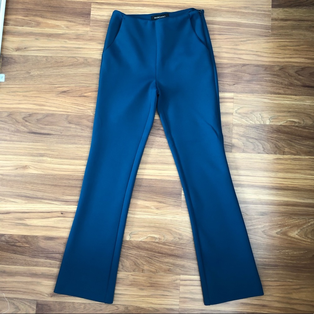 crop blue pants